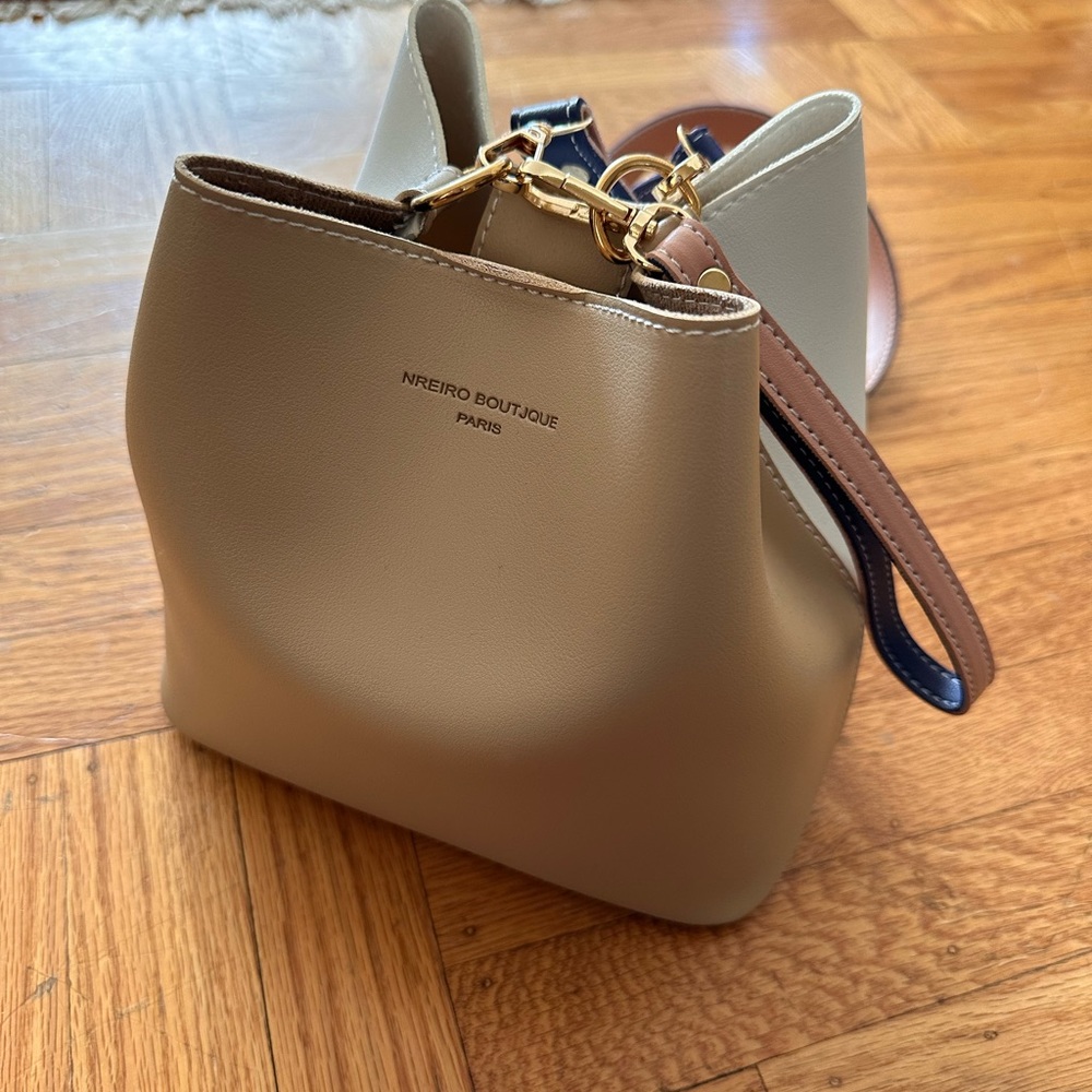 Ivy & Taylor Bucket bag, Cereal, multicolor, NWOT
